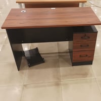 مكتب عمل ودراسة لون خشبي واسود