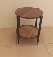 طاولة خشب مع راتان لون بني 45 سم