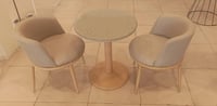 طقم طاولة وكرسيين بيج