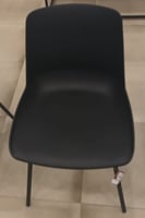 كرسي لون أسود