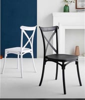 كرسي اسود داخلي وخارجي يتحمل الحرارة والامطار