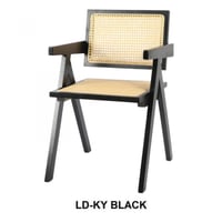 كرسي راتان وخشب لون أسود