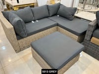 جلسة خارجية رمادي مكونة من مقعدين ثنائية ومقعد مفر...