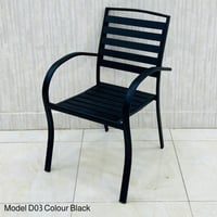 كراسي وطاولات عدة ألوان