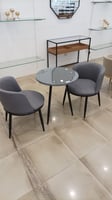 طقم طاولة وكرسيين رمادي