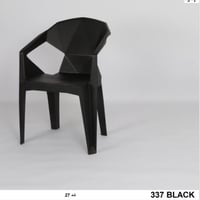 كرسي تتحمل الحرارة والامطار