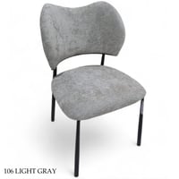 كرسي عدة ألوان