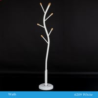 علاقة ملابس لون أبيض