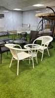 طقم طاولة وكرسيين خارجية وداخلية أبيض
