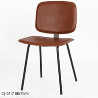 كرسي عدة ألوان