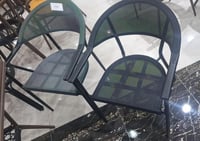 كرسي عدة ألوان