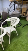 طقم طاولة وكرسيين خارجية وداخلية أبيض