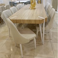 طقم طاولة و ثمانية كراسي