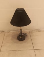 إنارة لون أسود