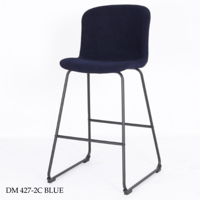 كرسي عدة ألوان