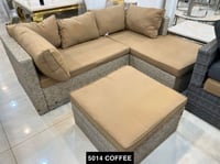 جلسة خارجية مكونة من مقعدين ثنائية ومقعد مفرد لون...