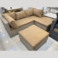 جلسة خارجية مكونة من مقعدين ثنائية ومقعد مفرد لون...