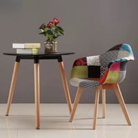 كرسي قماش ملون أرجل خشبي