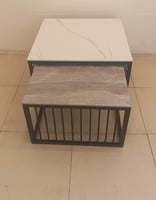 طاولة بورسلان رمادي وأبيض