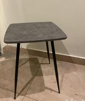 طاولة كوفي مربعة لون رمادي