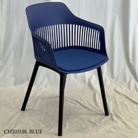 كرسي عدة ألوان