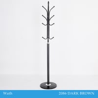 علاقة ملابس لون بني غامق