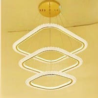 ثريا مربعات ذهبية