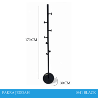 علاقة ملابس عدة الوان