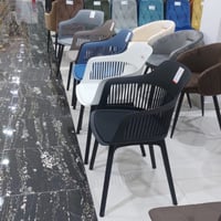 كرسي فايبر لون أزرق غامق مع طبقة اسفنج