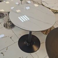 طاولة بورسلان عدة ألوان