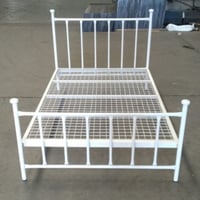 سرير نفر ونفر ونص لون ابيض