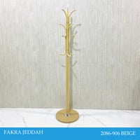 علاقة ملابس عدة الوان