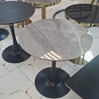 طاولة بورسلان عدة ألوان