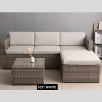 جلسة خارجية أبيض مكونة من 4 مقاعد وطاولة