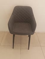 كرسي لون رمادي غامق