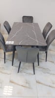 طقم طاولة طعام و ثمانية كراسي