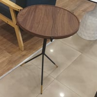 طاولة دائرية بني