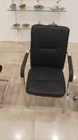 كرسي مكتب أسود