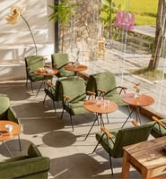 كرسي مع تكاية خشب لون رمادي