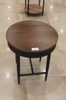 طاولة لون بني غامق