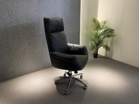 كرسي دوار جلد أنيق لون أسود