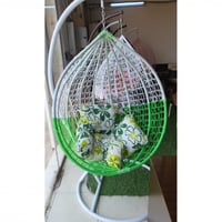 كرسي مرجيحة كبير بتصميم شبكي لون اخضر وابيض