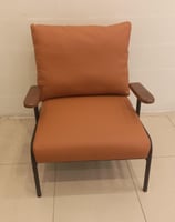 كرسي جلد فخم اورنج تكاية خشب