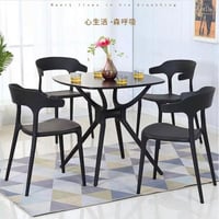 كرسي يتحمل الحرارة والامطار