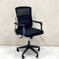 كرسي مكتب دوار اسود