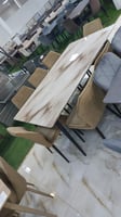 طاولة طعام واربع كراسي لون بيج