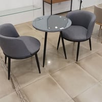 طقم طاولة وكرسيين رمادي