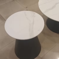 طاولة جانبية من حجر البورسلان