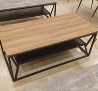 طاولة خشبي فاتح