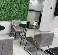 طاولة لون أسود